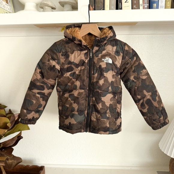 The North Face Boys Puffer Jacket Camo Reversible to Teddy Bear size 6 Mt Chimbo - Picture 1 of 7